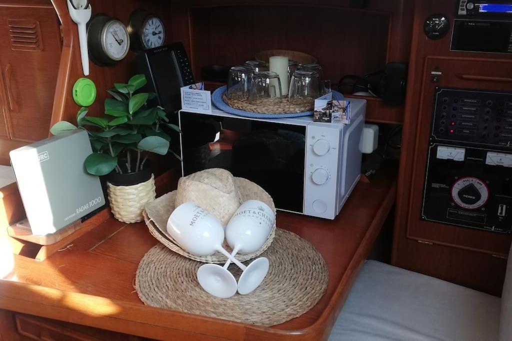 Boat-Apartamento Flotante Cadiz.. La Juanita Arroyo Eksteriør billede
